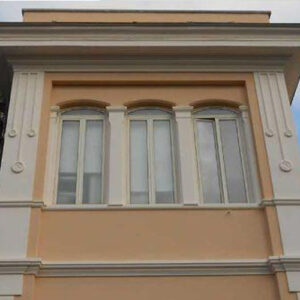 Intonaci bugnati e cornici decorative